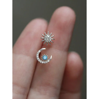 Aretes Asimétricos Luna y Estrella con Zirconias