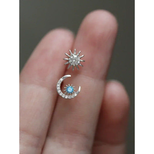 Aretes Asimétricos Luna y Estrella con Zirconias