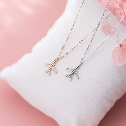 Collar Avión con Zirconia