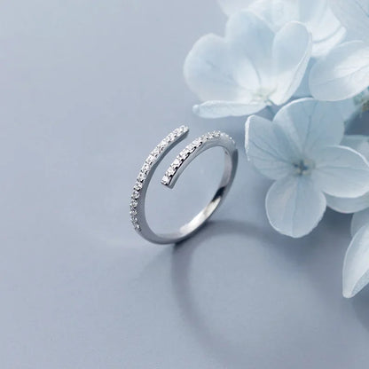 Anillo Línea de Zirconias Brillantes