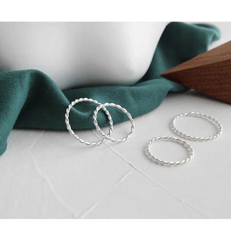 Anillo Torcido Minimalista
