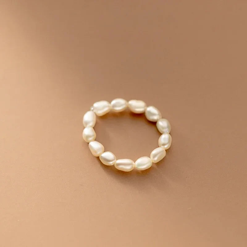 Anillo Elástico de Perlas Irregulares