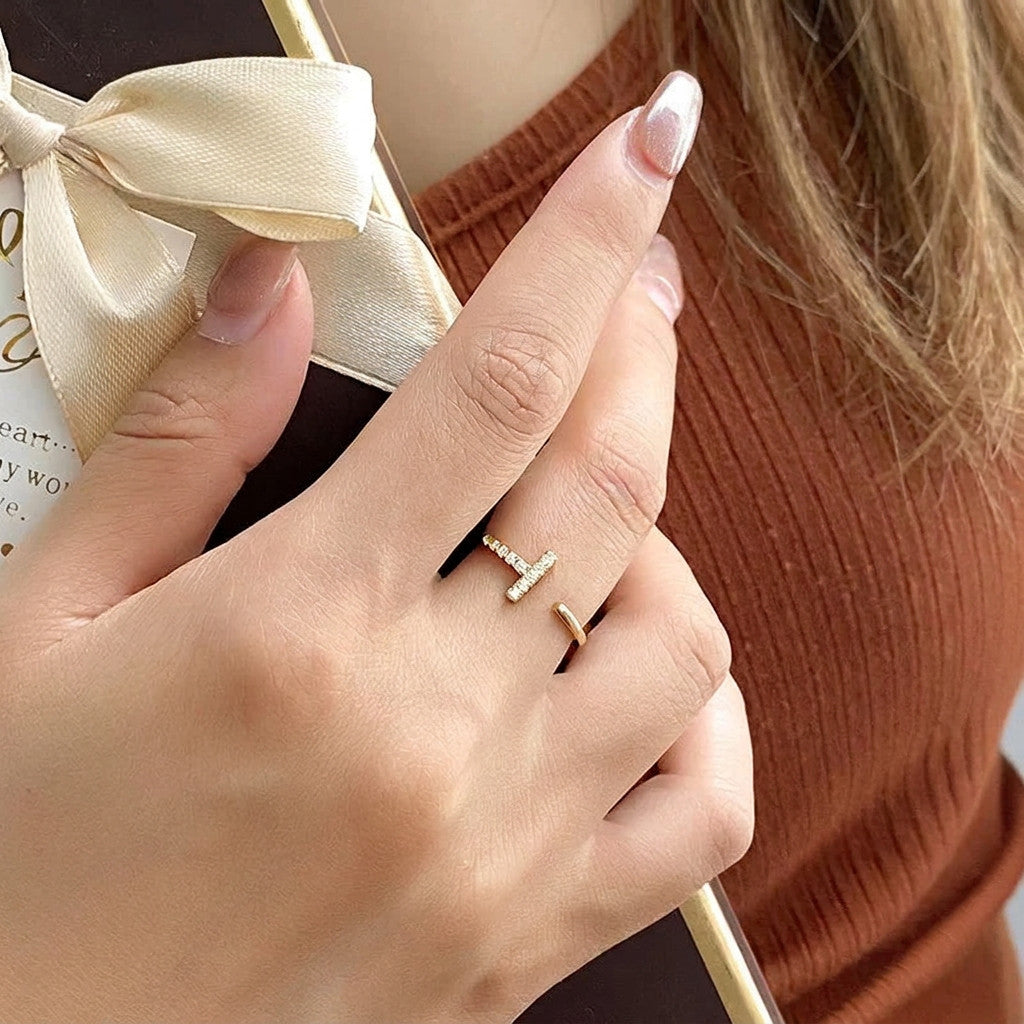 Anillo Abierto Líneas Geométricas con Zirconias