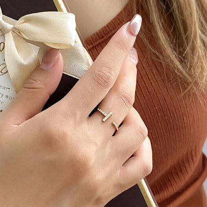 Anillo Abierto Líneas Geométricas con Zirconias