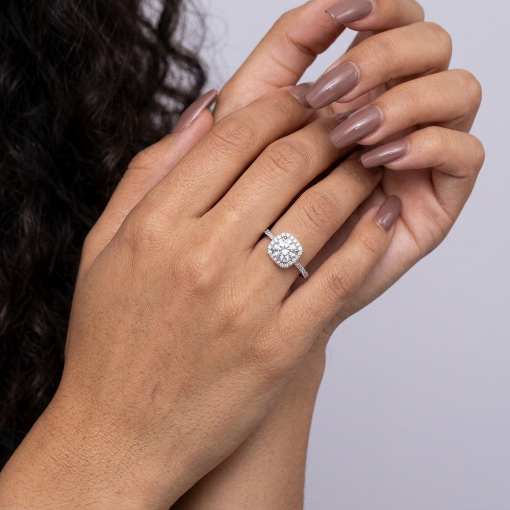 Anillo Ajustable con Zirconia Cuadrada