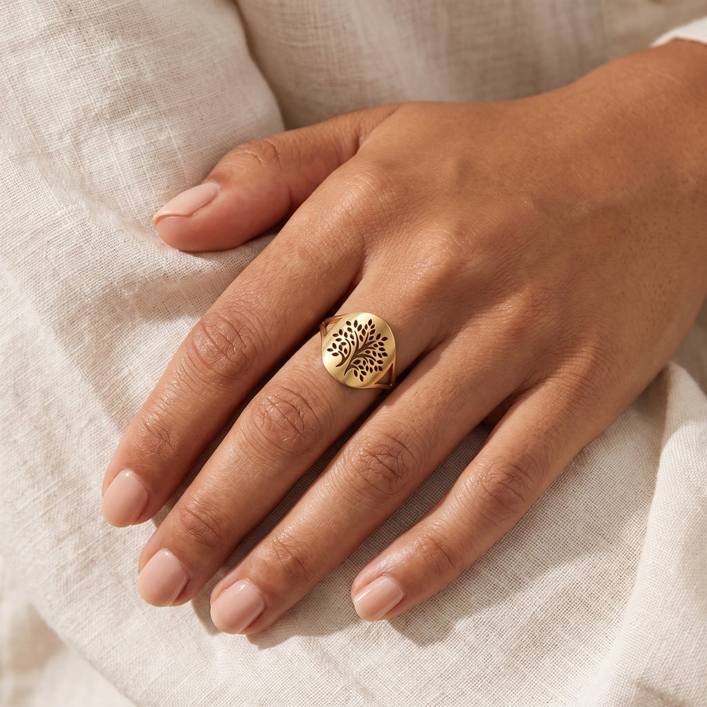 Anillo Arbolito dorado puesto