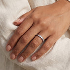 Anillo Brillos plateado puesto
