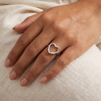 Anillo Corazón grande plateado puesto