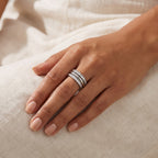 Anillo Cuatro aros plateado puesto