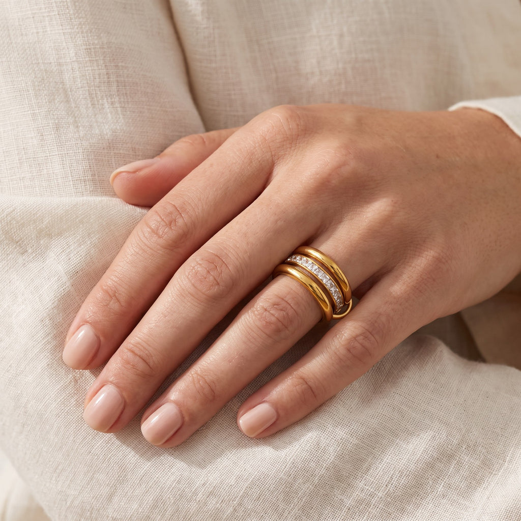 Anillo Cuatro aros dorado puesto