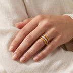 Anillo Cuatro aros dorado puesto
