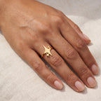 Anillo Destello dorado puesto