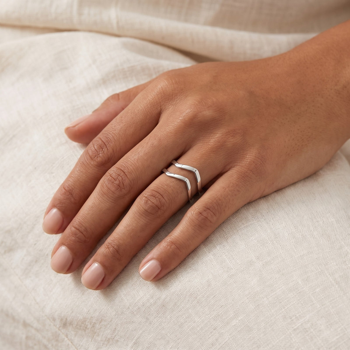Anillo Doble onda plateado puesto