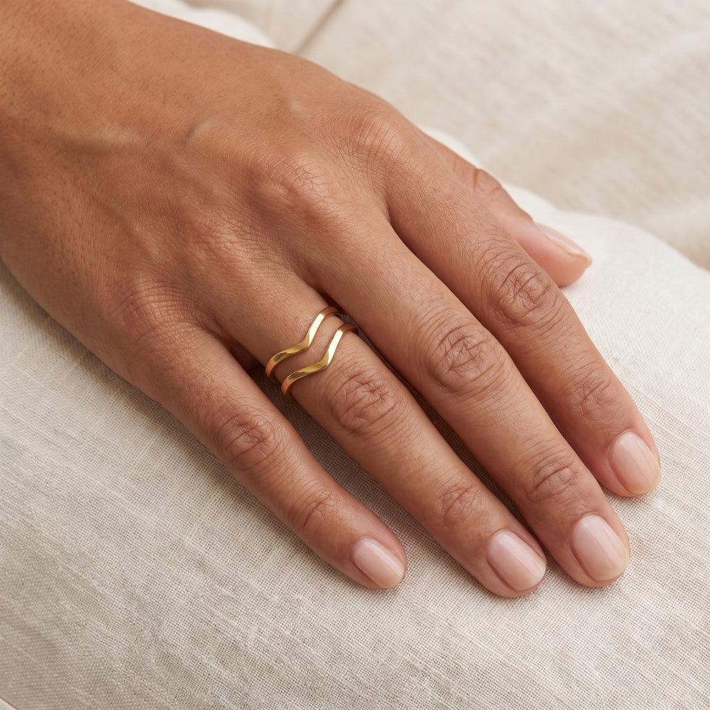 Anillo Doble onda dorado puesto