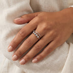 Anillo Doble vuelta con cuentas plateado puesto