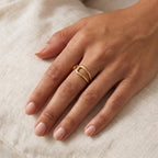 Anillo Doble vuelta dorado puesto