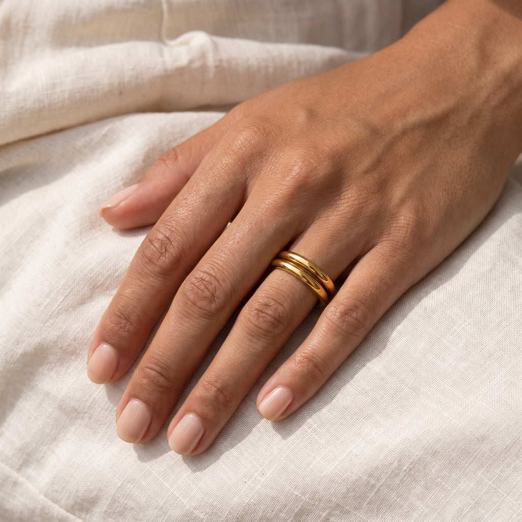 Anillo Dos aros dorado puesto
