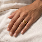 Anillo Dos aros dorado puesto