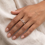 Anillo Eslabones ovalados plateado puesto