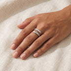 Anillo Espiral de serpiente plateado puesto