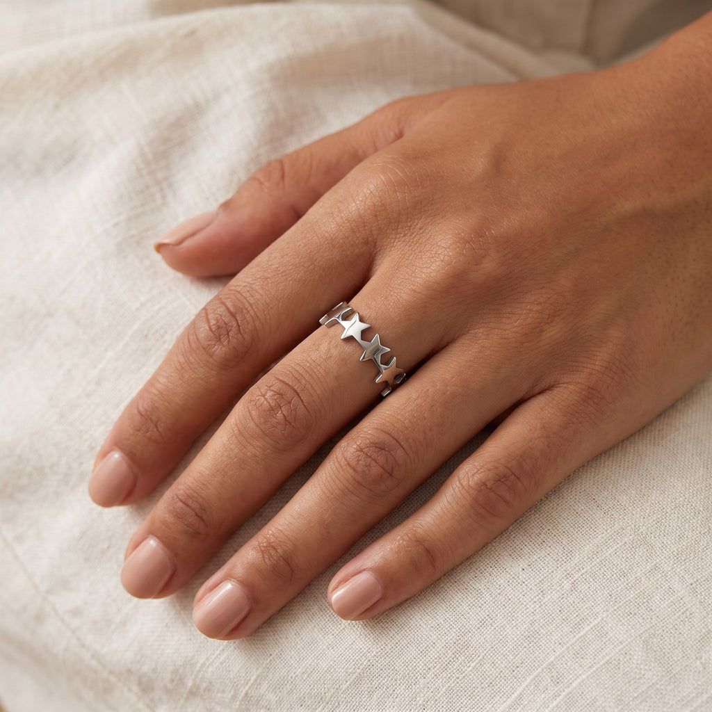 Anillo Estrellas plateado puesto