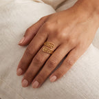 Anillo Filigrana abierta dorado puesto
