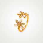 Anillo Flores blancas dorado