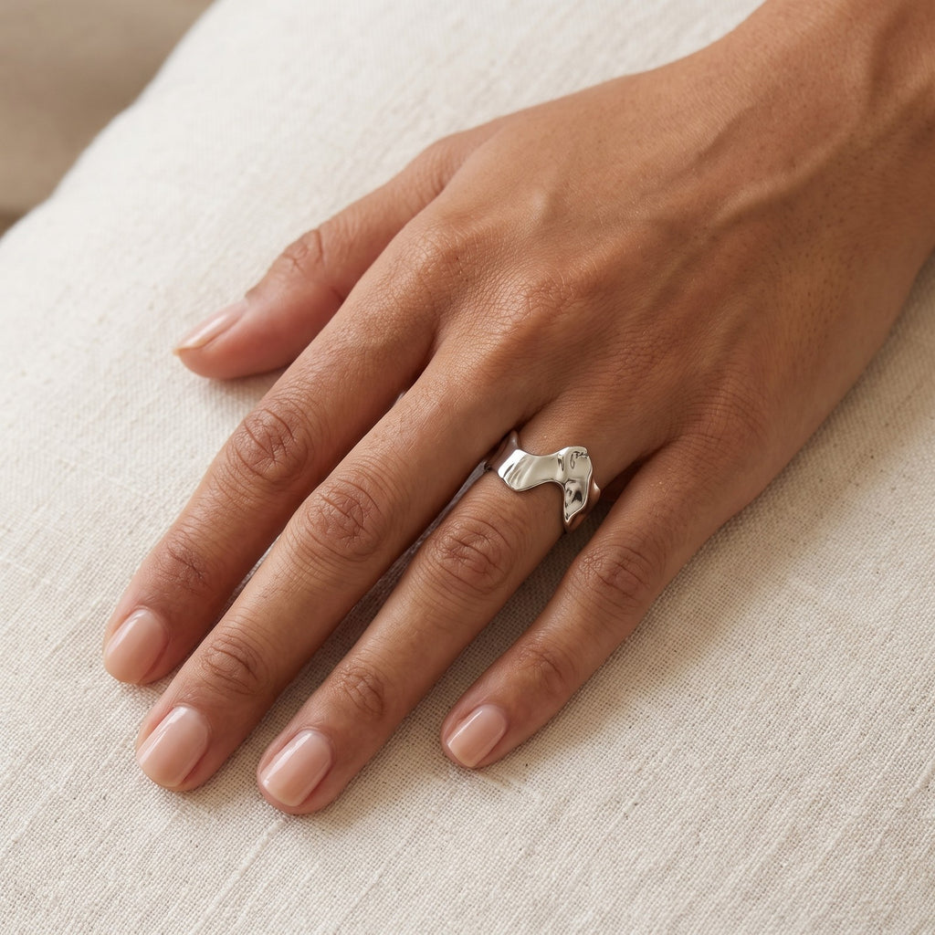Anillo Fundido plateado puesto