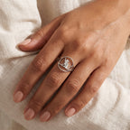 Anillo Gatito juguetón plateado puesto
