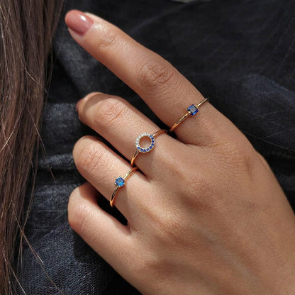 Anillo Geométrico con Zirconia Azul