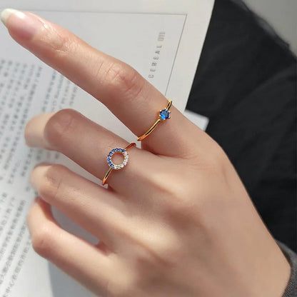 Anillo Geométrico con Zirconia Azul