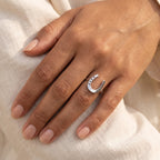 Anillo Herradura plateado puesto
