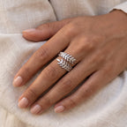 Anillo Hojas de olivo plateado puesto