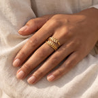 Anillo Hojas de olivo dorado puesto
