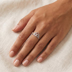 Anillo Loto abierto plateado puesto