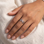 Anillo Mariposa fina plateado puesto