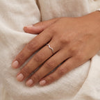 Anillo Ola plateado puesto
