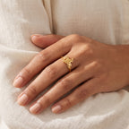 Anillo Pajarito dorado puesto