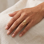 Anillo Rosa dorado puesto