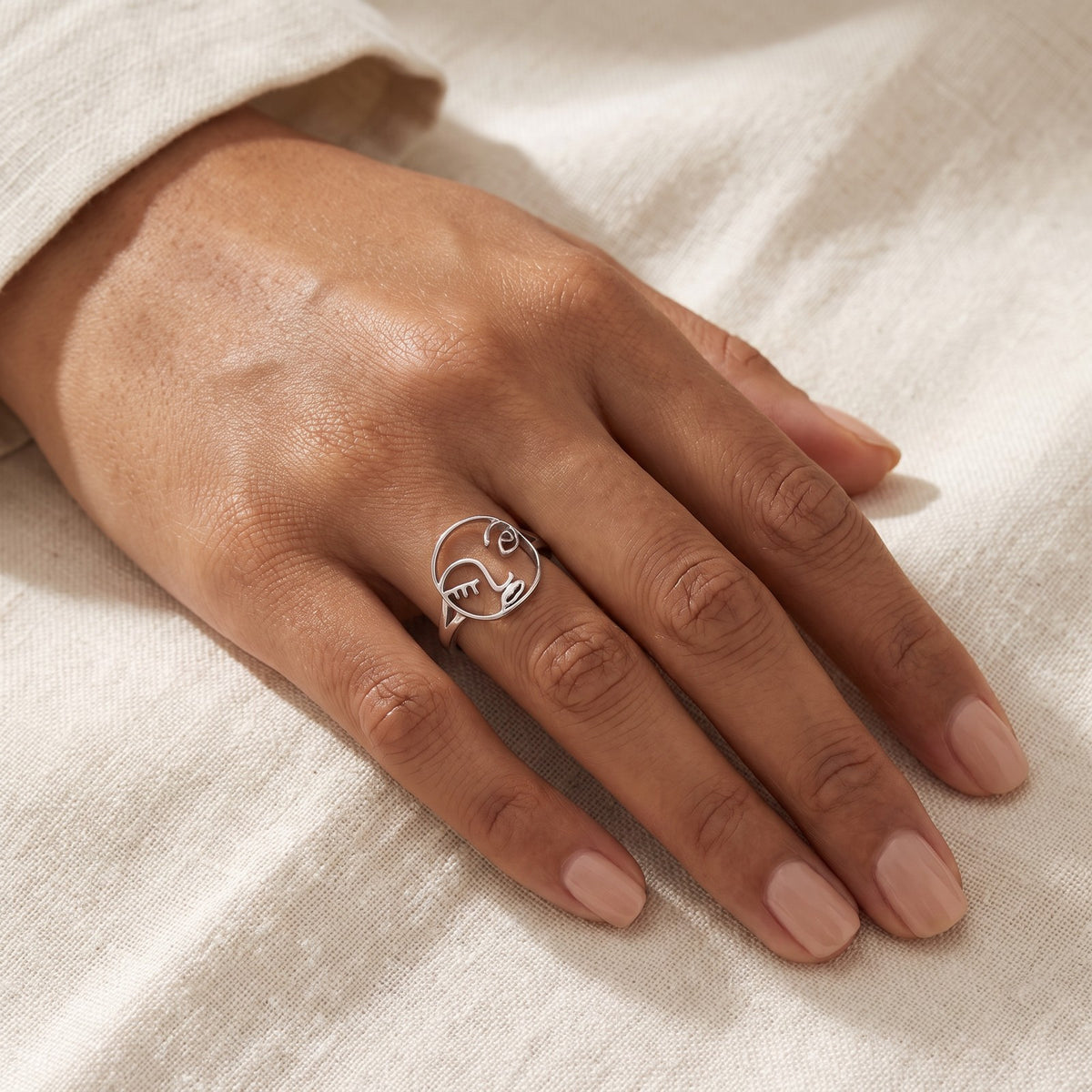 Anillo Rostro plateado puesto