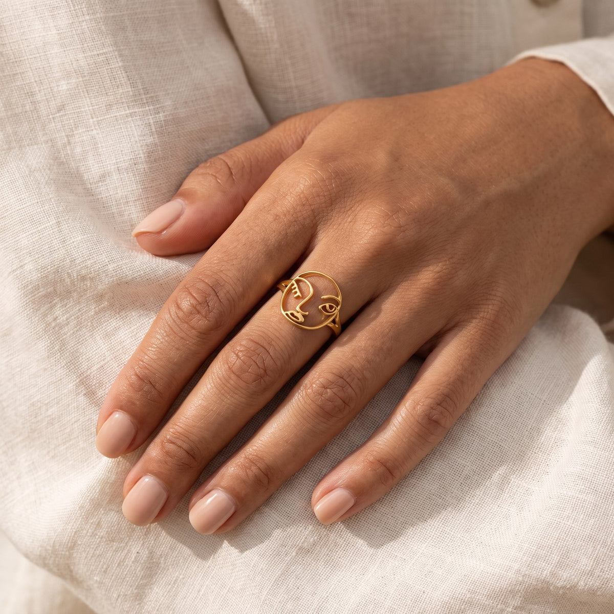 Anillo Rostro dorado puesto