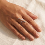 Anillo Serpiente plateado puesto