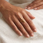 Anillo Serpiente dorado puesto