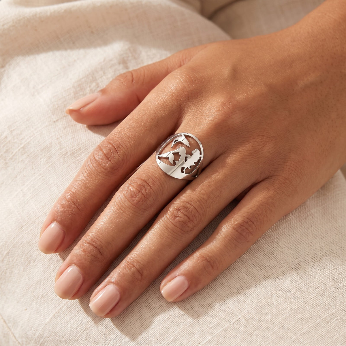 Anillo Sirena plateado puesto