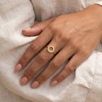 Anillo Sol dorado puesto