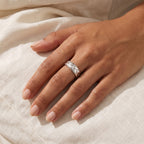 Anillo Tejido plateado puesto