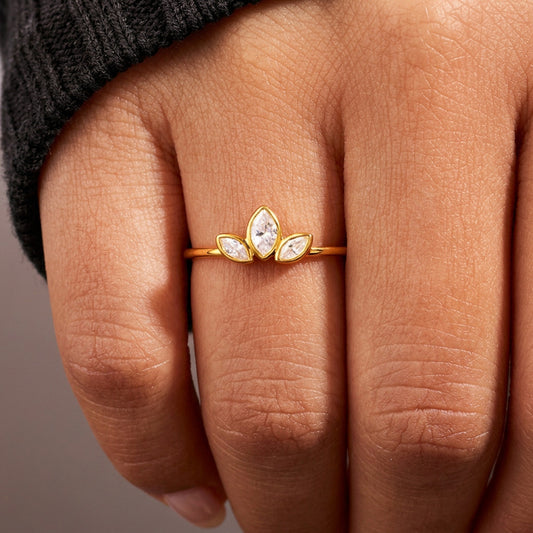 Anillo Trébol con Zirconias