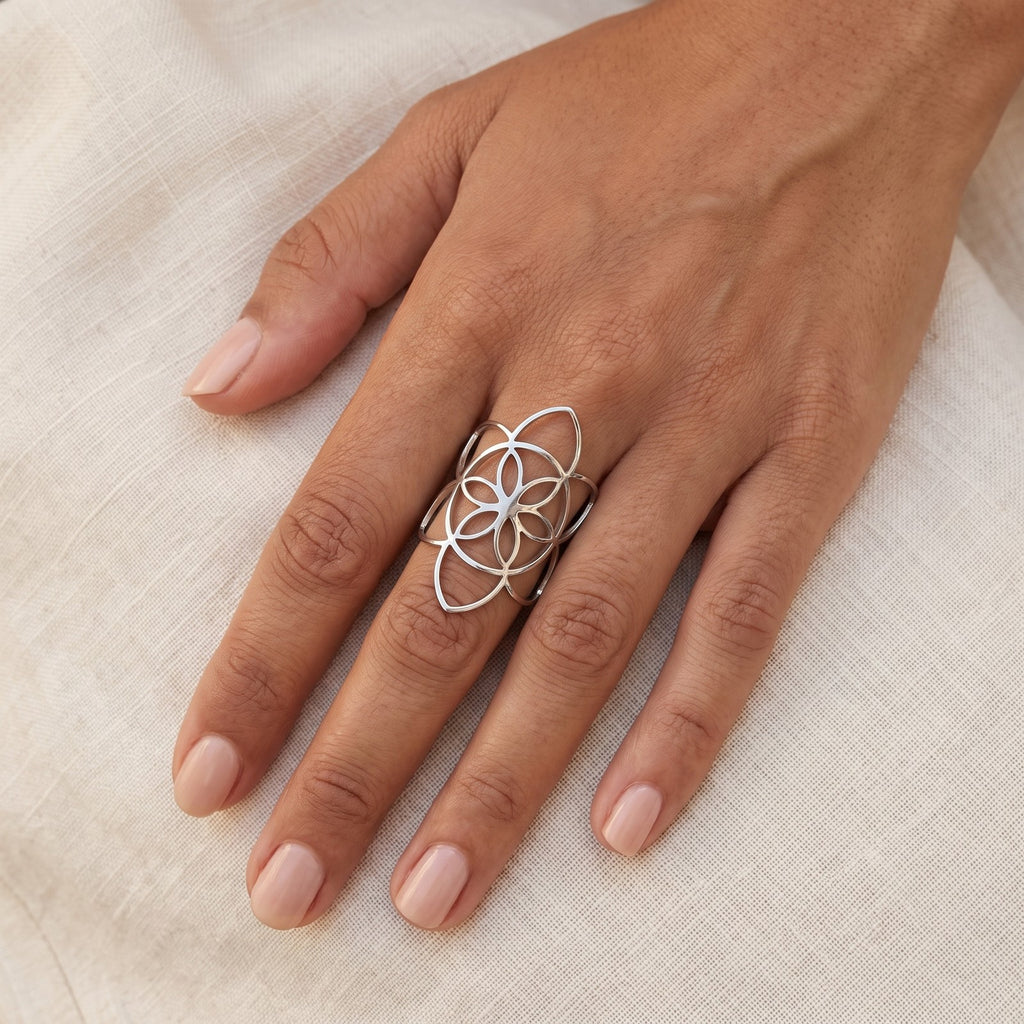 Anillo Triqueta plateado puesto