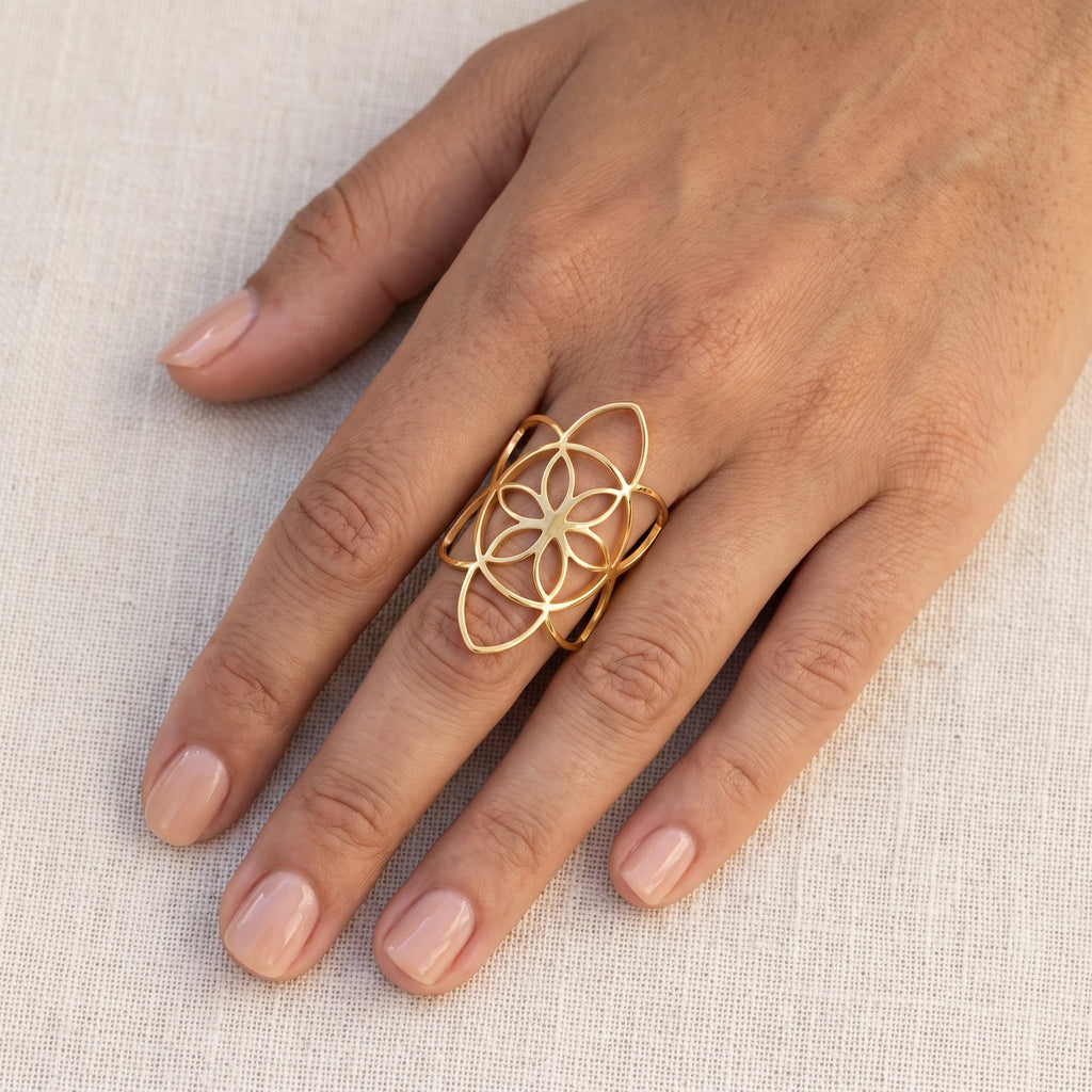 Anillo Triqueta dorado puesto