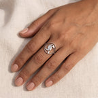Anillo Tucán plateado puesto